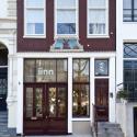 Nieuwe gevel kapperszaak Singel te Amsterdam.